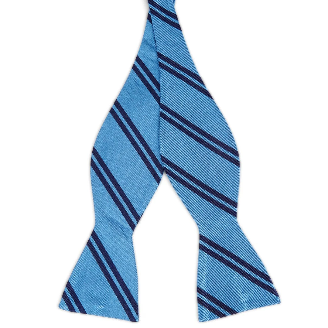 Trendhim Nœud Papillon En Soie Bleu Métallique à Rayures Bleu Marine 3 Trendhim Nœud Papillon En Soie Bleu Métallique à Rayures Bleu Marine