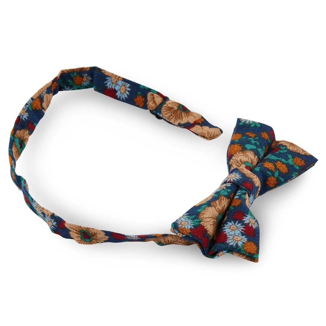 Tailor Toki Noeud Papillon Bleu à Motif Floral Rétro 4 Tailor Toki Noeud Papillon Bleu à Motif Floral Rétro – Image 2