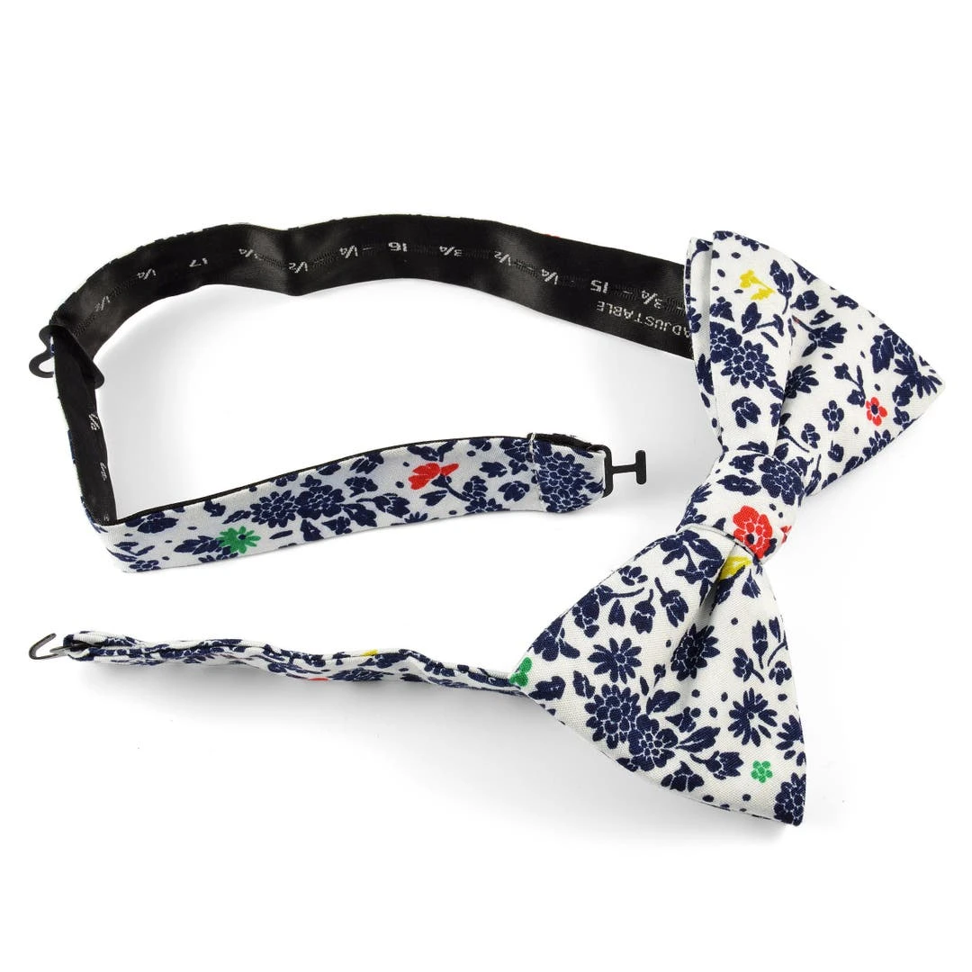 Tailor Toki Noeud Papillon En Coton à Fleurs Bleu Et Blanc 4 Tailor Toki Noeud Papillon En Coton à Fleurs Bleu Et Blanc – Image 2