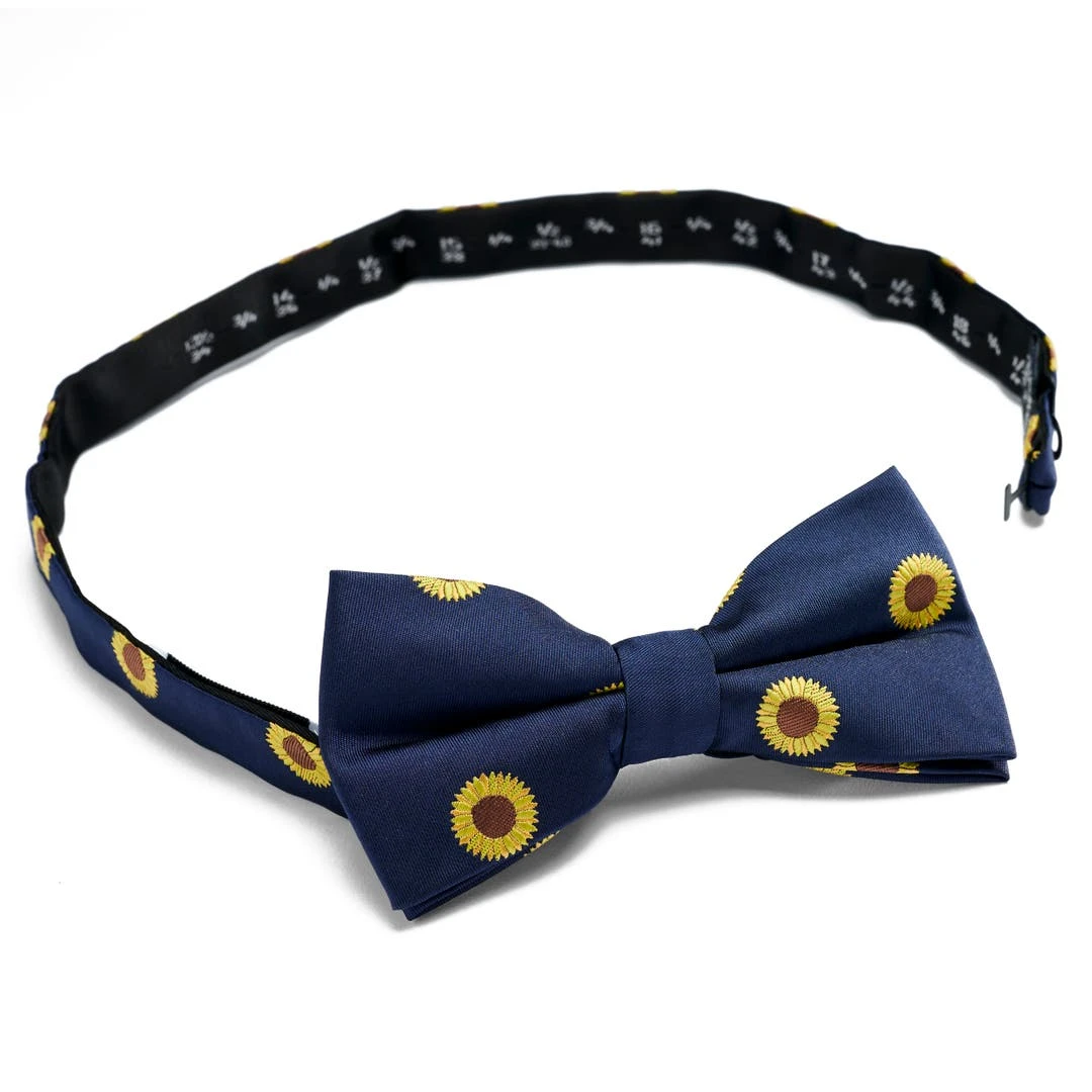 Trendhim Nœud Papillon Bleu Marine Pré-noué à Motif De Tournesols 4 Trendhim Nœud Papillon Bleu Marine Pré-noué à Motif De Tournesols – Image 2