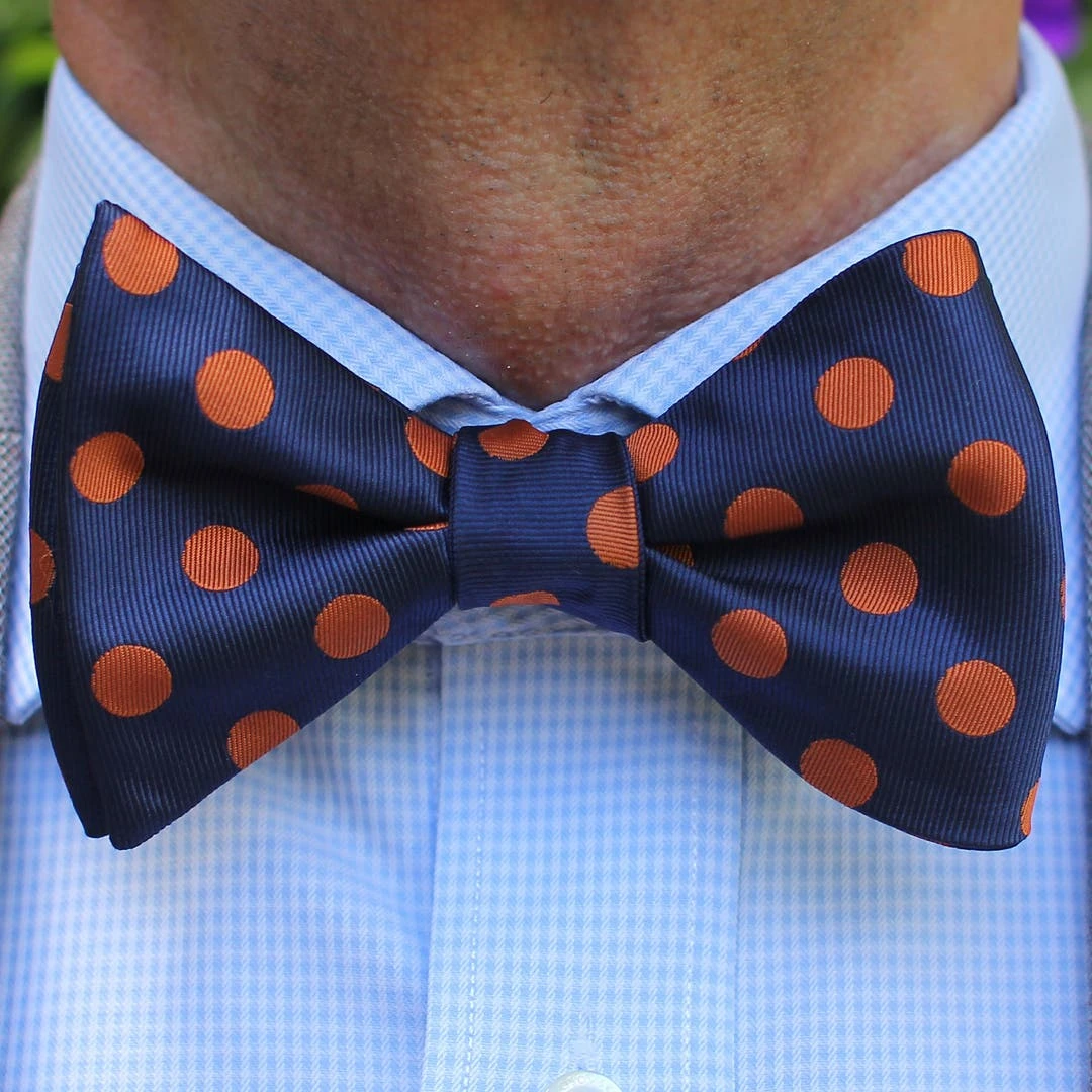 Tailor Toki Noeud Papillon Soie Motif Pois Oranges 7 Tailor Toki Noeud Papillon Soie Motif Pois Oranges – Image 5
