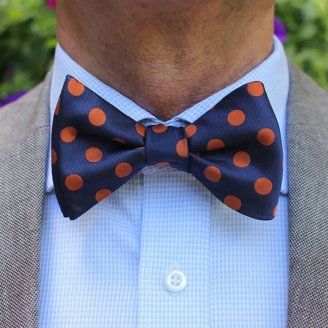 Tailor Toki Noeud Papillon Soie Motif Pois Oranges 5 Tailor Toki Noeud Papillon Soie Motif Pois Oranges – Image 3