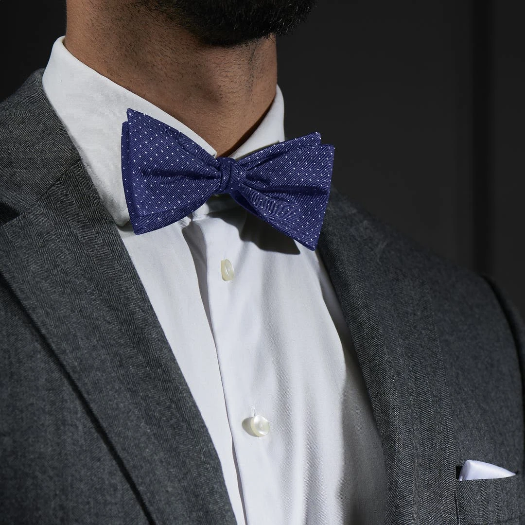 Trendhim Noeud Papillon En Soie Bleu Marine à Pois Blancs 5 Trendhim Noeud Papillon En Soie Bleu Marine à Pois Blancs – Image 3