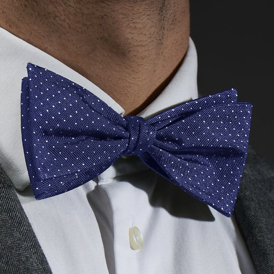 Trendhim Noeud Papillon En Soie Bleu Marine à Pois Blancs 7 Trendhim Noeud Papillon En Soie Bleu Marine à Pois Blancs – Image 5