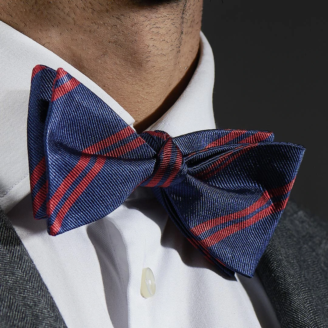 Trendhim Nœud Papillon En Soie Bleu Marine à Rayures Rouges 7 Trendhim Nœud Papillon En Soie Bleu Marine à Rayures Rouges – Image 5