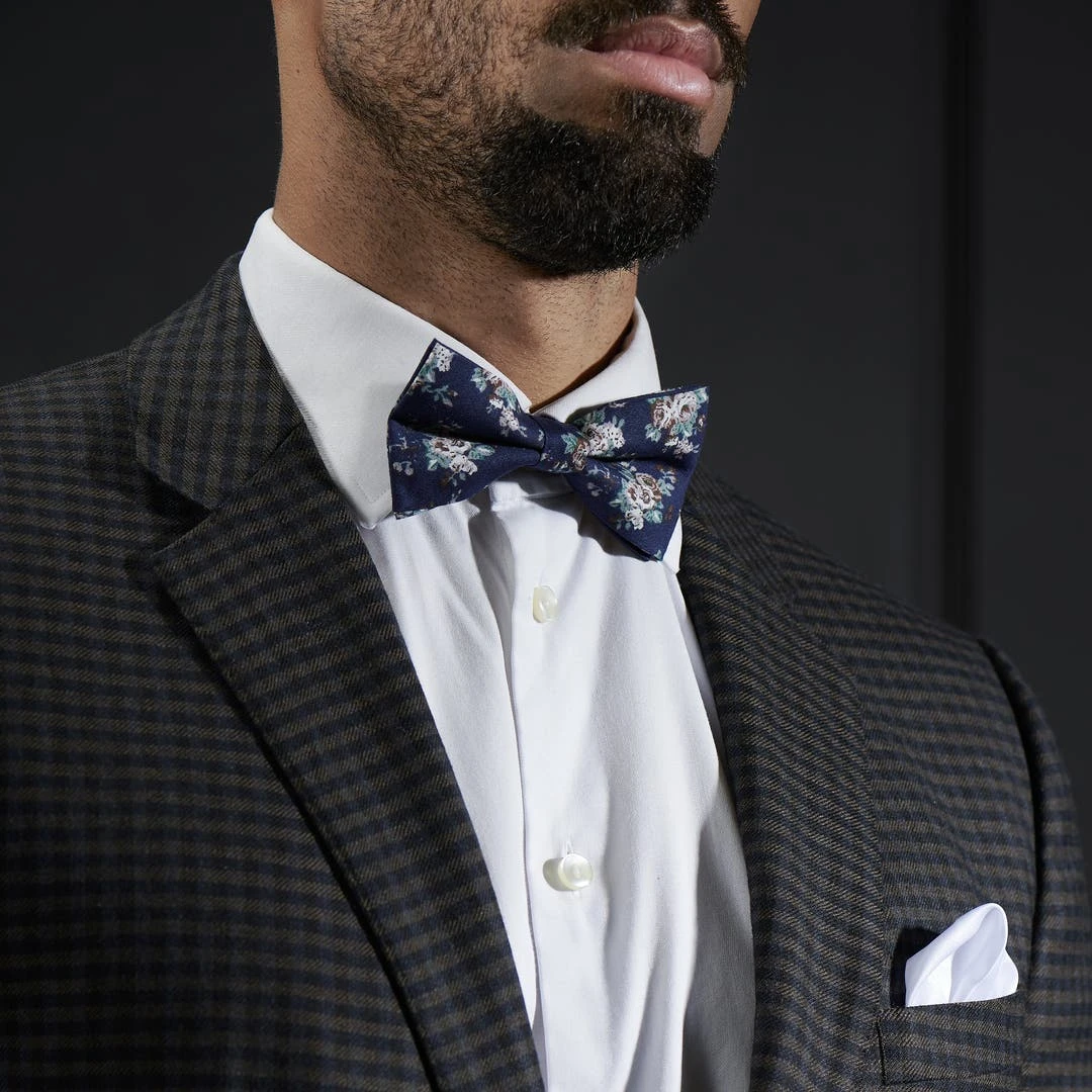 Tailor Toki Noeud Papillon Bleu Foncé Motif Fleurs 5 Tailor Toki Noeud Papillon Bleu Foncé Motif Fleurs – Image 3