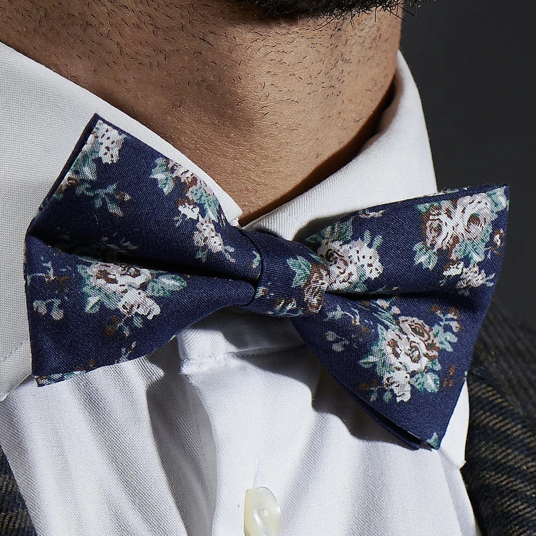 Tailor Toki Noeud Papillon Bleu Foncé Motif Fleurs 7 Tailor Toki Noeud Papillon Bleu Foncé Motif Fleurs – Image 5