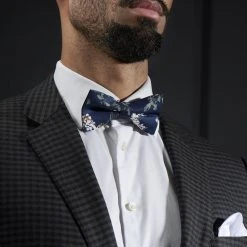 Tailor Toki Nœud Papillon Rétro Floral Bleu 9 Tailor Toki Nœud Papillon Rétro Floral Bleu -Trendhim en ligne rst megashoot bow ties 9242 2 1